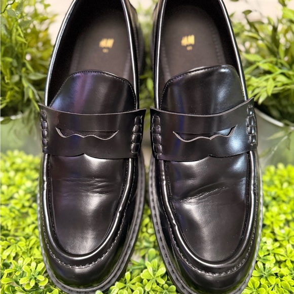 H&M Sleek Black Leather Loafers - Picture 8 of 9